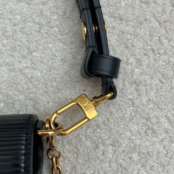Louis Vuitton Padlock On Strap Monogram - Picture 9 of 16
